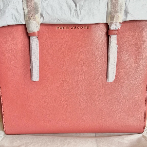 MARC JACOBS LARGE COMMUTER LEATHER TOTE( color salmon/pink) - Picture 12 of 12